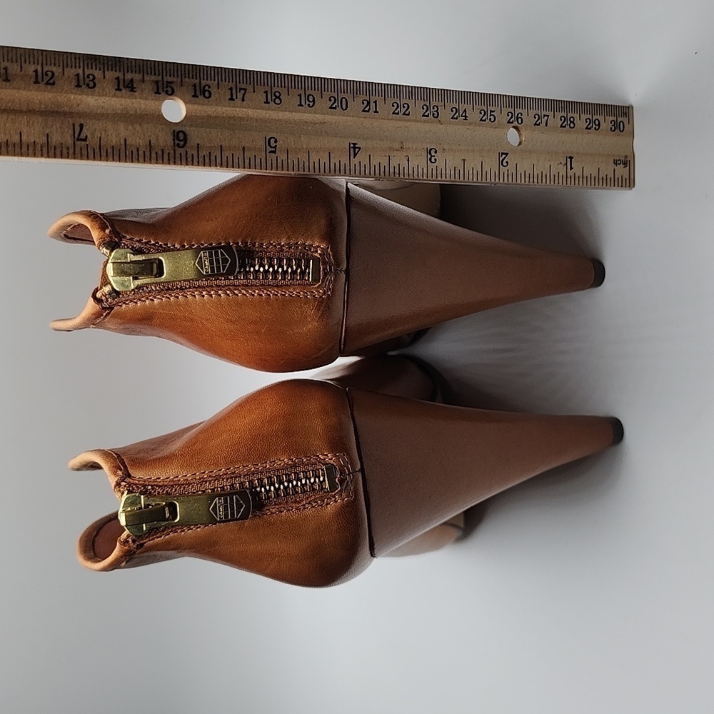 Vince Camuto Soft Leather Bootie with Back Zip Caramel Size 7M - Picture 10 of 11
